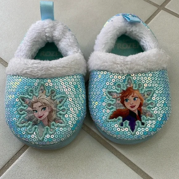 DISNEY Frozen toddler slippers. Size S (5/6) - Picture 1 of 5